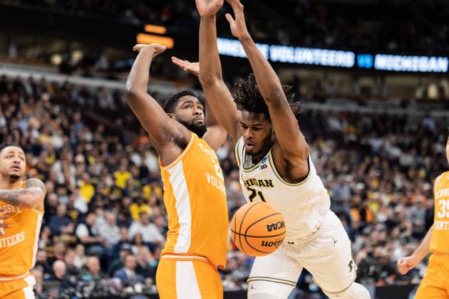 Michigan Wolverines Vs Tennessee Volunteers in Chicago, US - 29 Mar 2026 Jaylen Carey (L) of the Tennessee Volunteers in action against Morez Johnson Jr. (R) of the Michigan Wolverines in the Elite Eight round of the NCAA, College League, USA Men s Basketball Tournament at the United Center. Final score; Michigan 95-62 Tennessee. Chicago United States Copyright: xNicholasxMullerx xSOPAxImagesx NMULLER_MICH_TENN_NCAAELITE8(9)