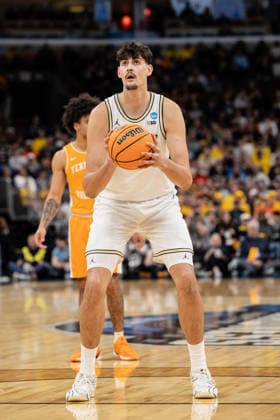Michigan Wolverines Vs Tennessee Volunteers in Chicago, US - 29 Mar 2026 Aday Mara of the Michigan Wolverines in action against the Tennessee Volunteers in the Elite Eight round of the NCAA, College League, USA Men s Basketball Tournament at the United Center. Final score; Michigan 95-62 Tennessee. Chicago United States Copyright: xNicholasxMullerx xSOPAxImagesx NMULLER_MICH_TENN_NCAAELITE8(13)