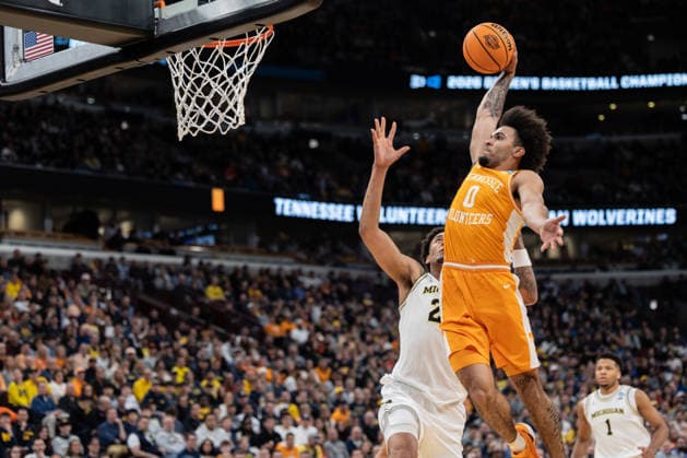 Michigan Wolverines Vs Tennessee Volunteers in Chicago, US - 29 Mar 2026 Ja’Kobi Gillespie (R) of the Tennessee Volunteers in action against Yaxel Landeborg (L) of the Michigan Wolverines in the Elite Eight round of the NCAA, College League, USA Men s Basketball Tournament at the United Center. Final score; Michigan 95-62 Tennessee. Chicago United States Copyright: xNicholasxMullerx xSOPAxImagesx NMULLER_MICH_TENN_NCAAELITE8(32)