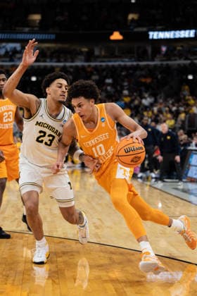March 29, 2026, Chicago, Illinois, United States: Nate Ament (R) of the Tennessee Volunteers in action against Yaxel Landeborg (L) of the Michigan Wolverines in the Elite Eight round of the NCAA, College League, USA Men s Basketball Tournament at the United Center. Final score; Michigan 95-62 Tennessee. Chicago United States - ZUMAs197 20260329_aaa_s197_878 Copyright: xNicholasxMullerx