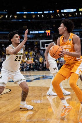 March 29, 2026, Chicago, Illinois, United States: Nate Ament (R) of the Tennessee Volunteers in action against Yaxel Landeborg (L) of the Michigan Wolverines in the Elite Eight round of the NCAA, College League, USA Men s Basketball Tournament at the United Center. Final score; Michigan 95-62 Tennessee. Chicago United States - ZUMAs197 20260329_aaa_s197_882 Copyright: xNicholasxMullerx