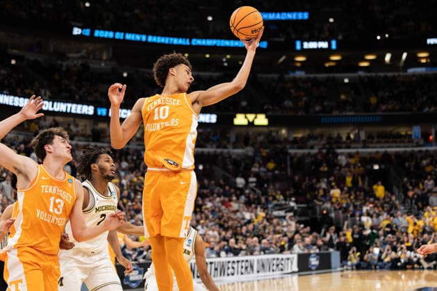 March 29, 2026, Chicago, Illinois, United States: Nate Ament of the Tennessee Volunteers in action against the Michigan Wolverines in the Elite Eight round of the NCAA, College League, USA Men s Basketball Tournament at the United Center. Final score; Michigan 95-62 Tennessee. Chicago United States - ZUMAs197 20260329_aaa_s197_897 Copyright: xNicholasxMullerx