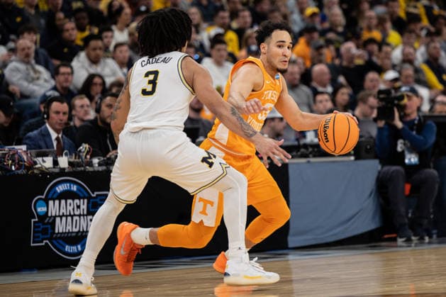 March 29, 2026, Chicago, Illinois, United States: Bishop Boswell (R) of the Tennessee Volunteers in action against Elliot Cadeau (L) of the Michigan Wolverines in the Elite Eight round of the NCAA, College League, USA Men s Basketball Tournament at the United Center. Final score; Michigan 95-62 Tennessee. Chicago United States - ZUMAs197 20260329_aaa_s197_915 Copyright: xNicholasxMullerx