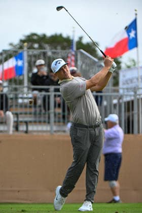 SAN ANTONIO, TX - APRIL 04: Alex Noren (SWE) watches his tee shot on 3 during the third round of the Valero Texas Open on April 4, 2026, at the AT&T Oaks Course at TPC San Antonio, San Antonio, Texas. (Photo by Ken Murray Icon Sportswire) GOLF: APR 04 PGA, Golf Herren Valero Texas Open EDITORIAL USE ONLY Icon2604040153