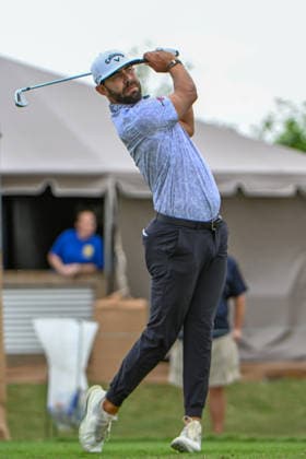 SAN ANTONIO, TX - APRIL 04: Erik van Rooyen (RSA) watches his tee shot on 3 during the third round of the Valero Texas Open on April 4, 2026, at the AT&T Oaks Course at TPC San Antonio, San Antonio, Texas. (Photo by Ken Murray Icon Sportswire) GOLF: APR 04 PGA, Golf Herren Valero Texas Open EDITORIAL USE ONLY Icon2604040313