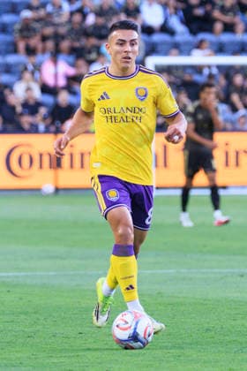 April 4, 2026, Los Angeles, California, USA: Braian Ojeda 8 of the Orlando City SC during their regular season MLS, Fussball Herren, USA game against the Orlando City SC on Saturday April 4, 2026 at the BMO Stadium in Los Angeles, California. LAFC defeats Orlando City SC, 6-0. ARIANA RUIZ PI Los Angeles USA - ZUMAp124 20260404_zaa_p124_013 Copyright: xArianaxRuizx