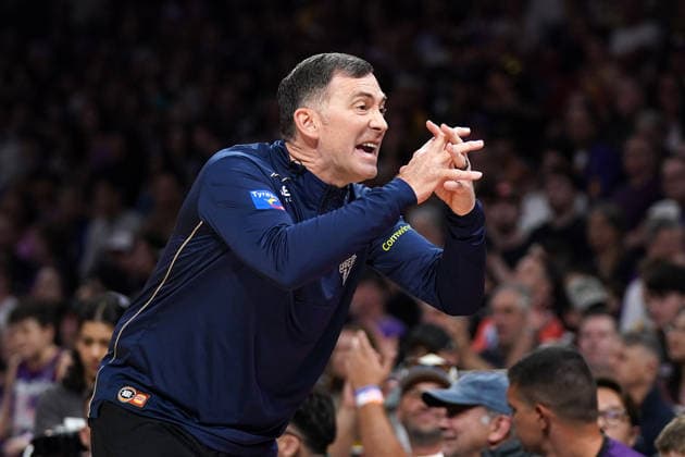 NBL KINGS 36ERS, Mike Wells, Head Coach of the 36ers, gestures during NBL grand final, game five, Sydney Kings v Adelaide 36ers, at Qudos Bank Arena in Sydney, Sunday, April 5, 2026. ( NO ARCHIVING, EDITORIAL USE ONLY SYDNEY NEW SOUTH WALES AUSTRALIA Copyright: xROBBIExSTEPHENSONx 20260405150738819712