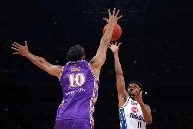 NBL KINGS 36ERS, Bryce Cotton of the 36ers shoots past Xavier Cooks of the Kings during NBL grand final, game five, Sydney Kings v Adelaide 36ers, at Qudos Bank Arena in Sydney, Sunday, April 5, 2026. ( NO ARCHIVING, EDITORIAL USE ONLY SYDNEY NEW SOUTH WALES AUSTRALIA  Copyright: xROBBIExSTEPHENSONx 20260405199193663252