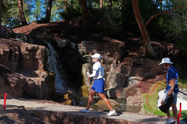 LAS VEGAS, NV - APRIL 04: LPGA, Golf Damen golfer Jennifer Kupcho walks by a waterfall as she walks off the 17th green during the third round of the Aramco Championship on April 4, 2026, at Shadow Creek Golf Course in Las Vegas, Nevada. (Photo by Brian Spurlock Icon Sportswire) GOLF: APR 04 LPGA Aramco Championship EDITORIAL USE ONLY Icon26040411