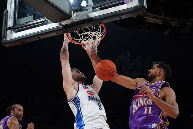 NBL KINGS 36ERS, Isaac Humpries of the 36ers slam dunks during NBL grand final, game five, Sydney Kings v Adelaide 36ers, at Qudos Bank Arena in Sydney, Sunday, April 5, 2026. ( NO ARCHIVING, EDITORIAL USE ONLY SYDNEY NEW SOUTH WALES AUSTRALIA  Copyright: xROBBIExSTEPHENSONx 20260405181420840959