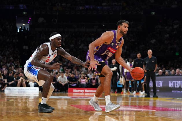 NBL KINGS 36ERS, Tim Soares of the Kings and Zylan Cheatham of the 36ers compete for the ball during NBL grand final, game five, Sydney Kings v Adelaide 36ers, at Qudos Bank Arena in Sydney, Sunday, April 5, 2026. ( NO ARCHIVING, EDITORIAL USE ONLY SYDNEY NEW SOUTH WALES AUSTRALIA  Copyright: xROBBIExSTEPHENSONx 20260405185642912571