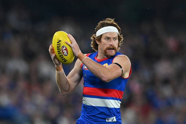 Sport Bilder des Tages AFL BULLDOGS BOMBERS, Oskar Baker of Western Bulldogs marks the footy during the AFL Round 4 match between the Western Bulldogs Bulldogs and the Essendon Bombers at Marvel Stadium in Melbourne, Sunday, April 5, 2026. ( NO ARCHIVING, EDITORIAL USE ONLY MELBOURNE VICTORIA AUSTRALIA  Copyright: xJAMESxROSSx 20260405131650174410