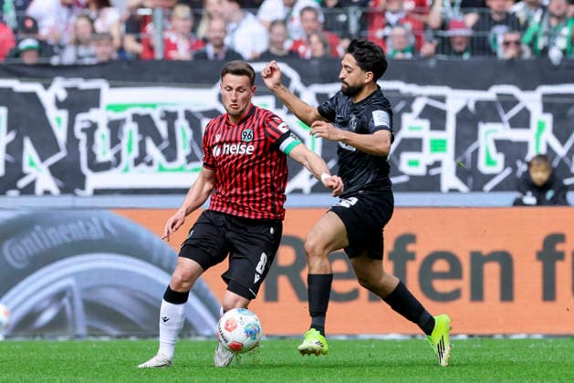 Enzo Leopold (Hannover 96) und Immanuel Pherai (SV Elversberg) kaempfen um den Ball, 2. Bundesliga, Hannover 96 v SV 07 Elversberg, Heinz von Heiden Arena am 05. April 2026 in Hannover, Deutschland. (Foto von Marco Steinbrenner DeFodi Images) Enzo Leopold (Hannover 96) und Immanuel Pherai (SV Elversberg) battle for the ball, 2. Bundesliga, Hannover 96 v SV 07 Elversberg, Heinz von Heiden Arena, April 5, 2026 in Hanover, Germany. (Photo by Marco Steinbrenner DeFodi Images) -