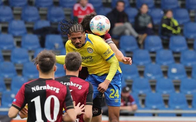 Sport Bilder des Tages 05.04.2026 - Fussball - Saison 2025 2026 - 2. Fussball - Bundesliga - 28. Spieltag: Eintracht Braunschweig BTSV EBS - 1. FC Nürnberg FCN ( Club ) - Sportfoto Zink DaMa - xdaxmax - DFL regulations prohibit any use of photographs as image sequences and or quasi-video - only for editorial use - Sidi Sane (24, Eintracht Braunschweig BTSV EBS ) im Kopfballduell mit Fabio Gruber (4, 1. FC Nürnberg FCN ) *** 05 04 2026 Soccer Season 2025 2026 2 Soccer Bundesliga 28 Matchday Eintracht Braunschweig BTSV EBS 1 FC Nürnberg FCN Club Sportfoto Zink DaMa xdaxmax DFL regulations prohibit any use of photographs as image sequences and or quasi video only for editorial use Sidi Sane 24, Eintracht Braunschweig BTSV EBS in header duel with Fabio Gruber 4, 1 FC Nürnberg FCN