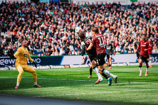 2. Bundesliga: Hannover 96 vs. SV Elversberg, 05.04.2026 Benedikt Oscar Pichler (Hannover 96, 11) gegen Lukas Finn Pinckert (SV Elversberg, 19), Kopfball; Fußball, 2. Bundesliga, 28. Spieltag: Hannover 96 vs. SV Elversberg am 05.04.2026 in der Heinz von Heiden Arena, Hannover DFL REGULATIONS PROHIBIT ANY USE OF PHOTOGRAPHS AS IMAGE SEQUENCES AND OR QUASI-VIDEO.