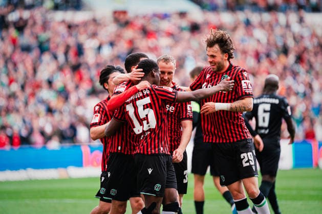 2. Bundesliga: Hannover 96 vs. SV Elversberg, 05.04.2026 TOR, JUBEL durch Noel Aseko Nkili (Hannover 96, 15) zum 1:0; Fußball, 2. Bundesliga, 28. Spieltag: Hannover 96 vs. SV Elversberg am 05.04.2026 in der Heinz von Heiden Arena, Hannover DFL REGULATIONS PROHIBIT ANY USE OF PHOTOGRAPHS AS IMAGE SEQUENCES AND OR QUASI-VIDEO.