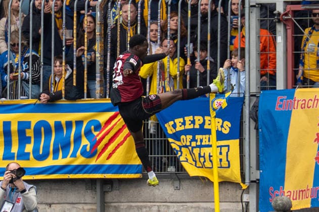 Deutschland: Fussball, 2. Bundesliga, 28. Spieltag 2025 26, Eintracht Braunschweig - 1. FC Nürnberg am 05.04. in Braunschweig, Eintracht-Stadion: Tor 0:1 Rabby Nzingoula (1. FC Nürnberg 22) Jubel Freude Emotionen Torjubel