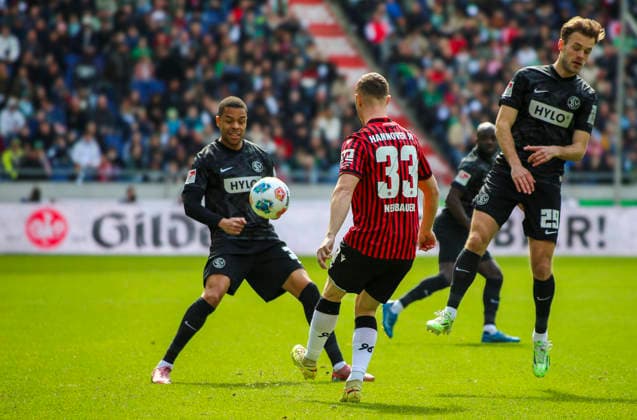Deutschland: Fussball 2.Bundesliga 2025 2026, 28. Spieltag - Hannover 96 vs SV 07 Elversberg - Heinz von Heiden Arena Stadion (Hannover): Maurice Neubauer (Hannover 96, 33) Hannover