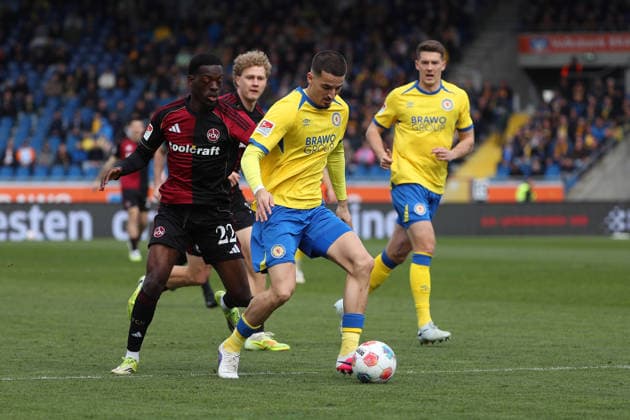 Braunschweig vs Nürnberg 2. BL Braunschweig, 05.04.2026, Fußball, Herren, 2. BL, Saison 2025 2026, Eintracht Braunschweig vs. 1. FC Nürnberg: Rabby Nzingoula (1.FC Nürnberg), Andi Hoti (Eintracht Braunschweig) (DFL DFB REGULATIONS PROHIBIT ANY USE OF PHOTOGRAPHS as IMAGE SEQUENCES and or QUASI-VIDEO) Stadion an der Hamburger Straße Niedersachsen Deutschland