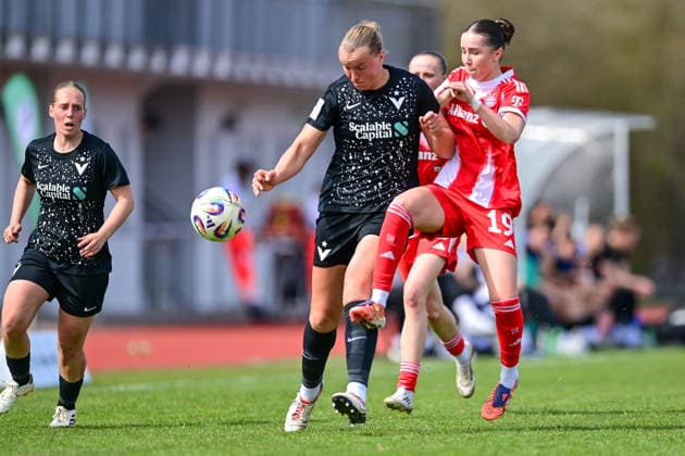 v.li.: Ana Ursem (Viktoria Berlin, 3) Laila Portella (FCB, 19) im Zweikampf, Duell, duel, tackle, Dynamik, Action, Aktion, 05.04.2026, Aschheim (Deutschland), Fussball,2. Frauen-Bundesliga, FC Bayern München II - Viktoria Berlin, DFB DFL REGULATIONS PROHIBIT ANY USE OF PHOTOGRAPHS AS IMAGE SEQUENCES AND OR QUASI-VIDEO.