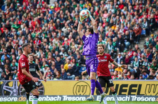 Deutschland: Fussball 2.Bundesliga 2025 2026, 28. Spieltag - Hannover 96 vs SV 07 Elversberg - Heinz von Heiden Arena Stadion (Hannover): Nahuel Noll (Hannover 96, 1) Hannover
