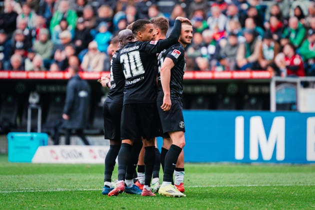 2. Bundesliga: Hannover 96 vs. SV Elversberg, 05.04.2026 TOR, JUBEL zum 1:1 durch Lukas Petkov (SV Elversberg, 25); Fußball, 2. Bundesliga, 28. Spieltag: Hannover 96 vs. SV Elversberg am 05.04.2026 in der Heinz von Heiden Arena, Hannover DFL REGULATIONS PROHIBIT ANY USE OF PHOTOGRAPHS AS IMAGE SEQUENCES AND OR QUASI-VIDEO.