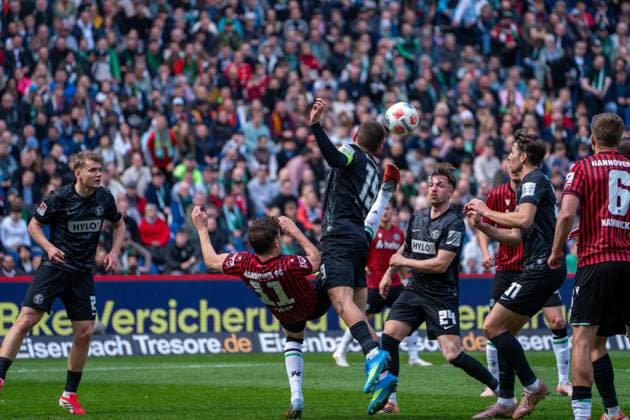 Deutschland: 2. Bundesliga 2025 - 2026, 28. Spieltag - Hannover 96 vs SV Elversberg - Heinz von Heiden Arena (Hannover): Benedikt Pichler (Hannover 96, 11)