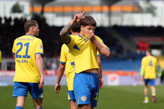 Braunschweig vs Nürnberg 2. BL Braunschweig, 05.04.2026, Fußball, Herren, 2. BL, Saison 2025 2026, Eintracht Braunschweig vs. 1. FC Nürnberg: Jovan Mijatovic (Eintracht Braunschweig) jubelt nach seinem Tor zum 1:1 (DFL DFB REGULATIONS PROHIBIT ANY USE OF PHOTOGRAPHS as IMAGE SEQUENCES and or QUASI-VIDEO) Stadion an der Hamburger Straße Niedersachsen Deutschland
