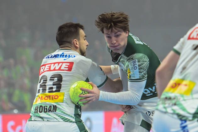 05.04.2026, xlakx, Handball Daikin HBL, Fuechse Berlin - SC DHfK Leipzig v.l. Luka Rogan (SC DHfK Leipzig), Nils Lichtlein (Fuechse Berlin) Zweikampf, Duell, Kampf, tackle Berlin