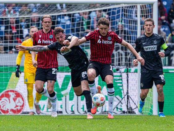 Benedikt Pichler (Hannover 96, 11) im Zweikampf gegen Luca Schnellbacher (SV 07 Elversberg, 24) Hannover 96 vs. SV Elversberg, Fussball, 2. Bundesliga, 28. Spieltag, Saison 2025 2026, 05.04.2026 DFL REGULATIONS PROHIBIT ANY USE OF PHOTOGRAPHS AS IMAGE SEQUENCES AND OR QUASI-VIDEO, Hannover 96 vs. SV Elversberg, Fussball, 2. Bundesliga, 28. Spieltag, Saison 2025 2026, 05.04.2026 Hannover