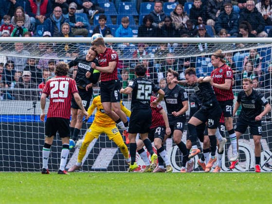 Lukas Pinckert (SV 07 Elversberg, 19) im Zweikampf und Kopfballduell gegen Maik Nawrocki (Hannover 96, 06) Hannover 96 vs. SV Elversberg, Fussball, 2. Bundesliga, 28. Spieltag, Saison 2025 2026, 05.04.2026 DFL REGULATIONS PROHIBIT ANY USE OF PHOTOGRAPHS AS IMAGE SEQUENCES AND OR QUASI-VIDEO, Hannover 96 vs. SV Elversberg, Fussball, 2. Bundesliga, 28. Spieltag, Saison 2025 2026, 05.04.2026 Hannover