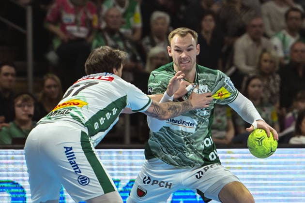 05.04.2026, xlakx, Handball Daikin HBL, Fuechse Berlin - SC DHfK Leipzig v.l. Dean Bombac (SC DHfK Leipzig), Mathias Gidsel (Fuechse Berlin) Zweikampf, Duell, Kampf, tackle Berlin
