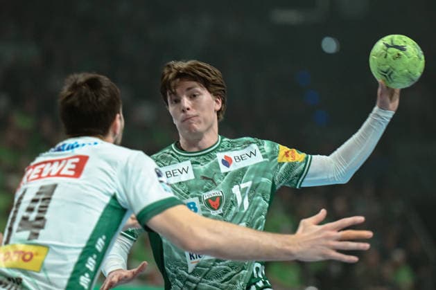 05.04.2026, xlakx, Handball Daikin HBL, Fuechse Berlin - SC DHfK Leipzig v.l. Arino Aitor (Fuechse Berlin), Nils Lichtlein (Fuechse Berlin) Zweikampf, Duell, Kampf, tackle Berlin
