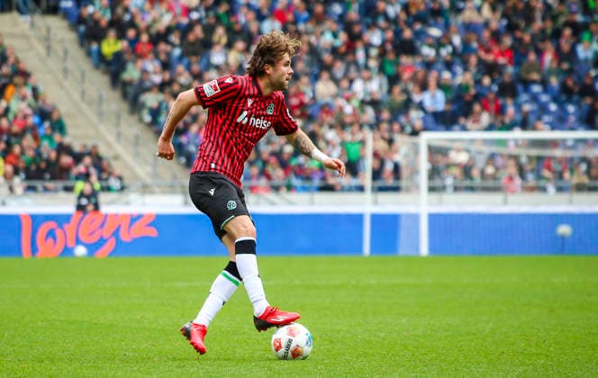 Deutschland: Fussball 2.Bundesliga 2025 2026, 28. Spieltag - Hannover 96 vs SV 07 Elversberg - Heinz von Heiden Arena Stadion (Hannover): Kolja Oudenne (Hannover 96, 29) Hannover