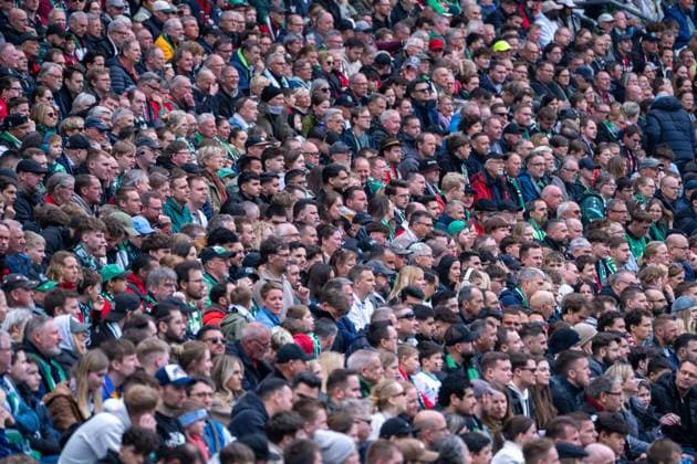 Deutschland: 2. Bundesliga 2025 - 2026, 28. Spieltag - Hannover 96 vs SV Elversberg - Heinz von Heiden Arena (Hannover): Fans Zuschauer Stimmung Atmosphäre
