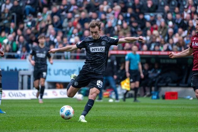 Deutschland: 2. Bundesliga 2025 - 2026, 28. Spieltag - Hannover 96 vs SV Elversberg - Heinz von Heiden Arena (Hannover): Tom Zimmerschied (SV 07 Elversberg, 29)