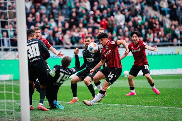 2. Bundesliga: Hannover 96 vs. SV Elversberg, 05.04.2026 Husseyn Chakroun (Hannover 96, 14) am Ball, Lukas Finn Pinckert (SV Elversberg, 19) wehrt den Ball ab; Fußball, 2. Bundesliga, 28. Spieltag: Hannover 96 vs. SV Elversberg am 05.04.2026 in der Heinz von Heiden Arena, Hannover DFL REGULATIONS PROHIBIT ANY USE OF PHOTOGRAPHS AS IMAGE SEQUENCES AND OR QUASI-VIDEO.
