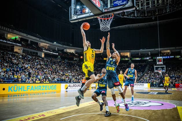 Basketball Berlin 05.04.2026 Saison 2025 2026 EasyCredit BBL 1. Bundesliga Männer, Herren Alba Berlin - EWE Baskets Oldenburg Malte Delow (Alba Berlin, No.06) Kyle Lofton (Oldenburg, No.00)