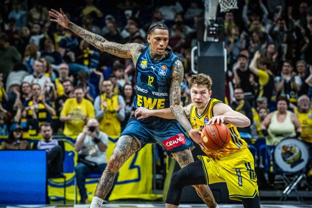 Basketball Berlin 05.04.2026 Saison 2025 2026 EasyCredit BBL 1. Bundesliga Männer, Herren Alba Berlin - EWE Baskets Oldenburg bennet Hundt (Alba Berlin, No.33) Michale Kyser (Oldenburg, No.12)