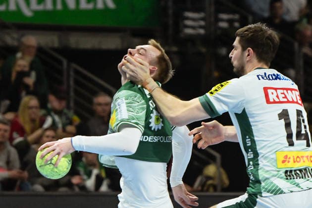05.04.2026, xlakx, Handball Daikin HBL, Fuechse Berlin - SC DHfK Leipzig v.l. Mathias Gidsel (Fuechse Berlin), Marko Mamic (SC DHfK Leipzig) Zweikampf, Duell, Kampf, tackle Berlin