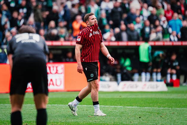 2. Bundesliga: Hannover 96 vs. SV Elversberg, 05.04.2026 Paul Benjamin Sven-Eber Källman (Hannover 96, 9) ärgert sich; Fußball, 2. Bundesliga, 28. Spieltag: Hannover 96 vs. SV Elversberg am 05.04.2026 in der Heinz von Heiden Arena, Hannover DFL REGULATIONS PROHIBIT ANY USE OF PHOTOGRAPHS AS IMAGE SEQUENCES AND OR QUASI-VIDEO.