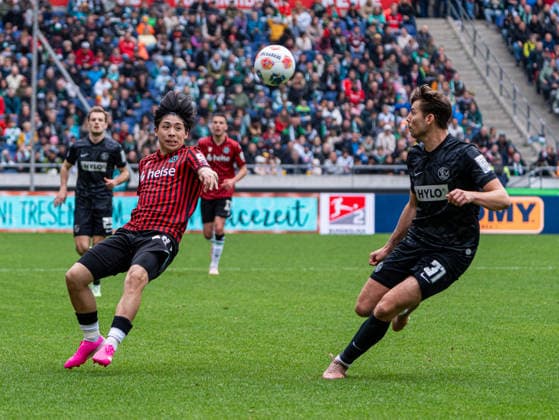 Daisuke Yokota (Hannover 96, 18) im Zweikampf gegen Maximilian Rohr (SV 07 Elversberg, 31) Hannover 96 vs. SV Elversberg, Fussball, 2. Bundesliga, 28. Spieltag, Saison 2025 2026, 05.04.2026 DFL REGULATIONS PROHIBIT ANY USE OF PHOTOGRAPHS AS IMAGE SEQUENCES AND OR QUASI-VIDEO, Hannover 96 vs. SV Elversberg, Fussball, 2. Bundesliga, 28. Spieltag, Saison 2025 2026, 05.04.2026 Hannover