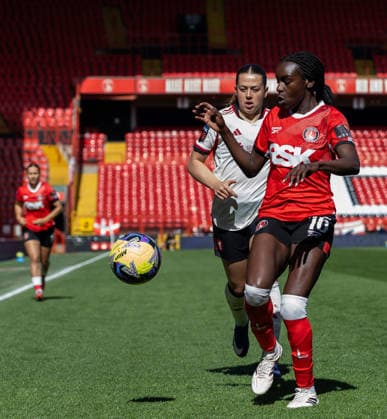 Charlton Athletic Women v Liverpool Women Adobe Womens FA Cup Karin Muya of Charlton Athletic Women in possession during the Adobe Womens FA Cup Quarter-final match at The Valley, London 05 04 2026 UK Newspapers OUT Copyright: xBenxPetersx FIL-23223-0077