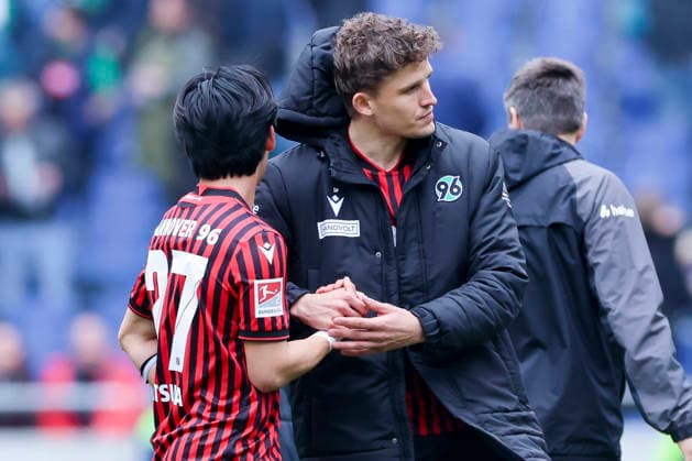 Hayate Matsuda (Hannover 96) und Benedikt Pichler (Hannover 96) schauen enttaeuscht, 2. Bundesliga, Hannover 96 v SV 07 Elversberg, Heinz von Heiden Arena am 05. April 2026 in Hannover, Deutschland. (Foto von Marco Steinbrenner DeFodi Images) Hayate Matsuda (Hannover 96) und Benedikt Pichler (Hannover 96) look dejected, 2. Bundesliga, Hannover 96 v SV 07 Elversberg, Heinz von Heiden Arena, April 5, 2026 in Hanover, Germany. (Photo by Marco Steinbrenner DeFodi Images) -