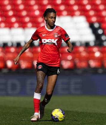 Charlton Athletic Women v Liverpool Women Adobe Womens FA Cup Elisha N Dow of Charlton Athletic Women in possession during the Adobe Womens FA Cup Quarter-final match at The Valley, London 05 04 2026 UK Newspapers OUT Copyright: xBenxPetersx FIL-23223-0106