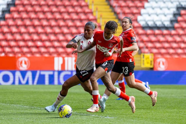 Football - FA Women™s FA Cup - Quarter-Final - Charlton Athletic FC Women v Liverpool FC Women LONDON, ENGLAND - Sunday, April 5, 2026: Liverpool s AurÃ lie Csillag (L) is challenged by Charlton Athletic s Karin Muya during the FA Women™s FA Cup Quarter-Final match between Charlton Athletic FC Women and Liverpool FC Women at The Valley. (Photo by David Rawcliffe Propaganda) LONDON The Valley GREATER LONDON ENGLAND  Copyright: xPropagandaxPhotoxAgencyx P2026-04-05-Charlton_W_Liverpool_W-106
