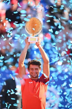 Sport Bilder des Tages Tiriac Open final, Navove v Merida Mariano Navone of Argentina shows the trophy after after winning the game against Daniel Merida of Spain during the Tiriac Open finals, in Bucharest, April 05, 2026. Alex Nicodim Imago Images Copyright: xAlexxNicodimx