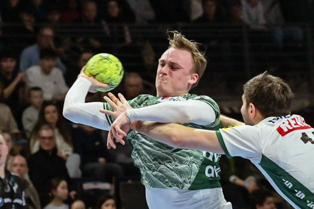 05.04.2026, xlakx, Handball Daikin HBL, Fuechse Berlin - SC DHfK Leipzig v.l. Tobias Grondahl (Fuechse Berlin), Marko Mamic (SC DHfK Leipzig) Zweikampf, Duell, Kampf, tackle Berlin