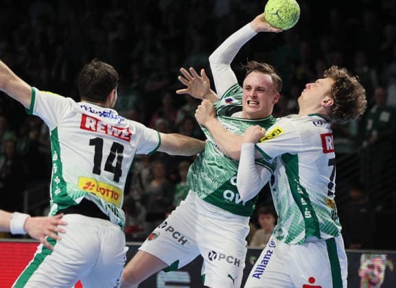 GER HBL Saison 2025 2026 FÜCHSE Berlin vs SC DhfK Leipzig, 05.04.26, Max-Schmeling-Halle, Berlin, Marko MAMIC (SC DHfK Leipzig 14), Tobias SCHJOELBERG GRÖNDAHL (Füchse Berlin 15), Tim Maximilian HERTZFELD (SC DHfK Leipzig 72)