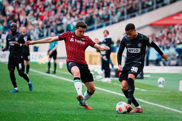 2. Bundesliga: Hannover 96 vs. SV Elversberg, 05.04.2026 Benedikt Oscar Pichler (Hannover 96, 11) gegen Jan Gyamerah (SV Elversberg, 30); Fußball, 2. Bundesliga, 28. Spieltag: Hannover 96 vs. SV Elversberg am 05.04.2026 in der Heinz von Heiden Arena, Hannover DFL REGULATIONS PROHIBIT ANY USE OF PHOTOGRAPHS AS IMAGE SEQUENCES AND OR QUASI-VIDEO.